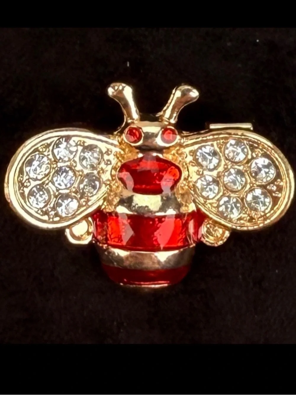 Beautiful, goldtone, bling, red and black bee, brooch, pin
